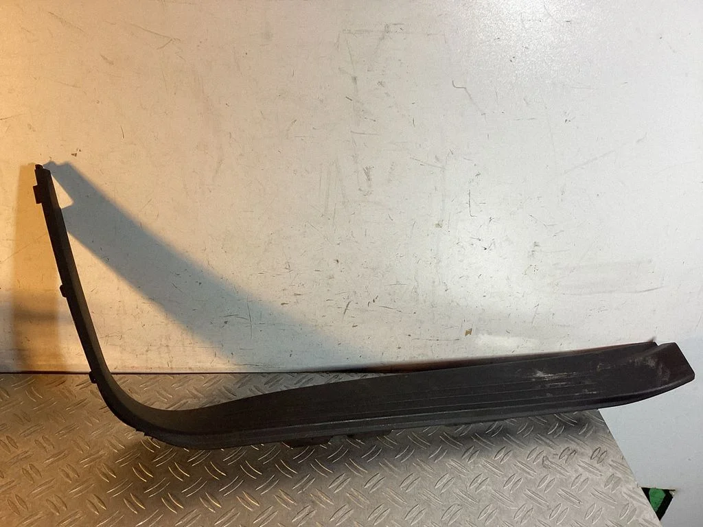 Front sill trim cover 6791460150