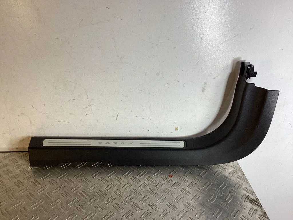 Front sill trim cover 31377616