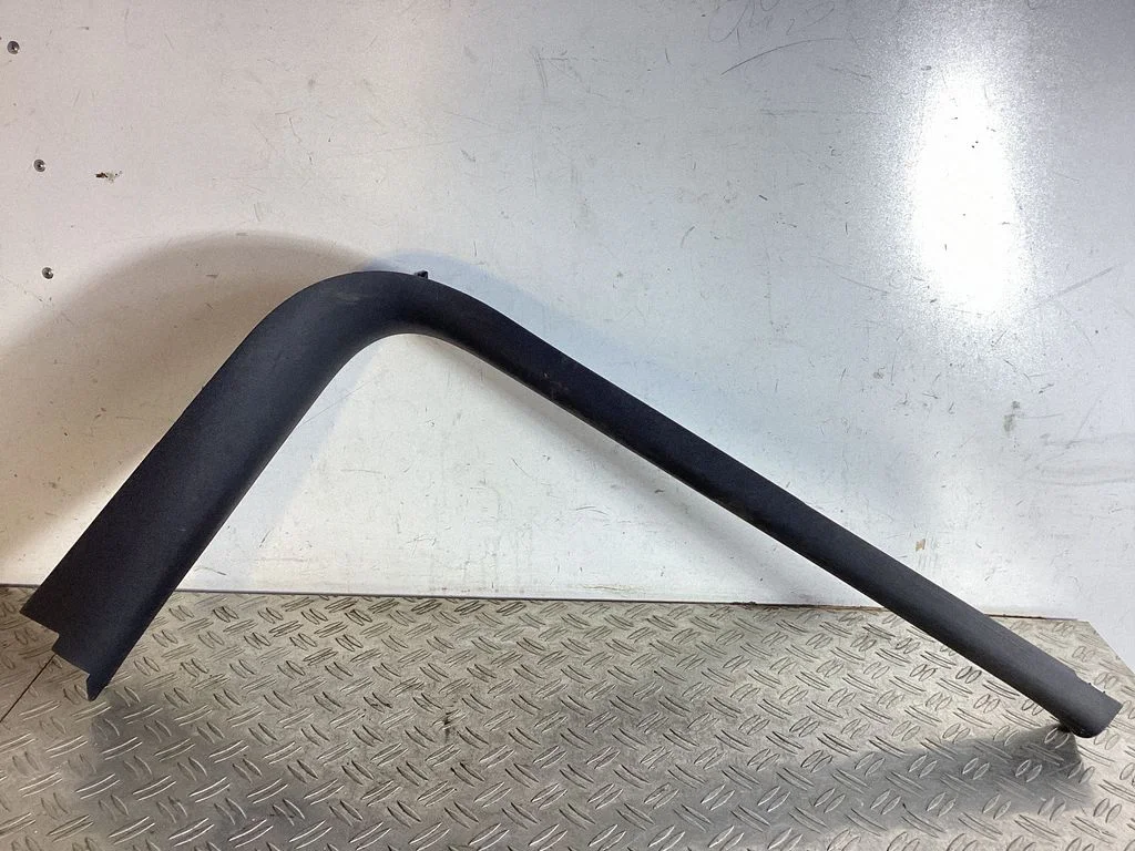 Esilävise kate (sisemine) – Tesla Model Y (2020-)