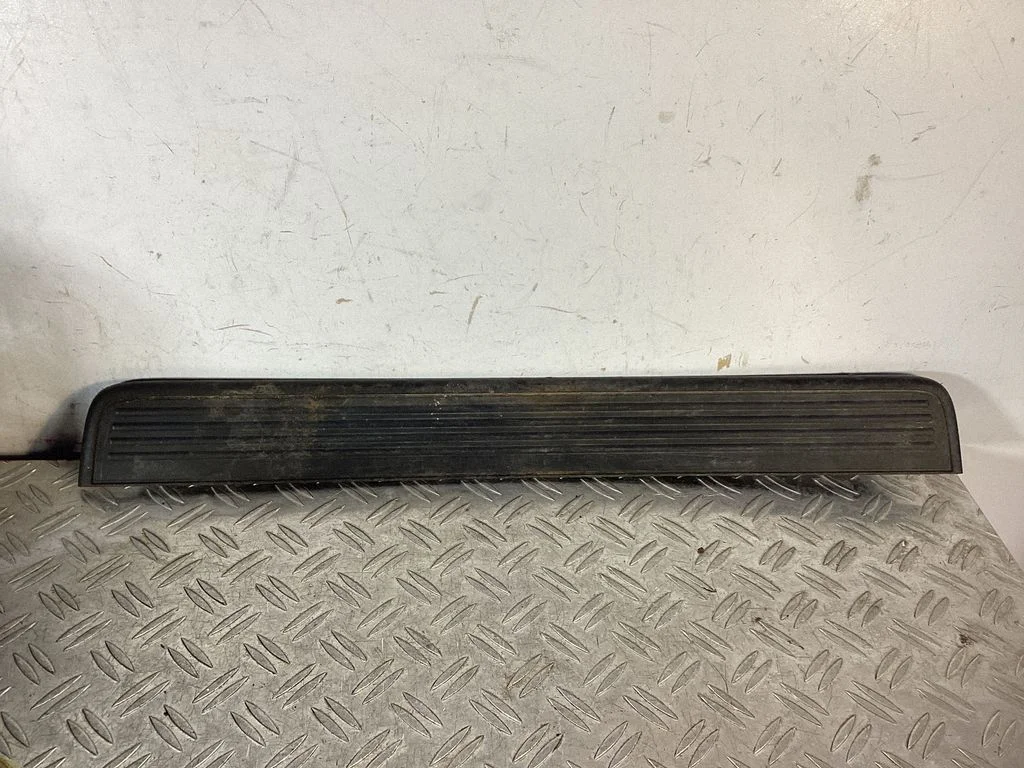 Front sill trim cover 84202SEA0030