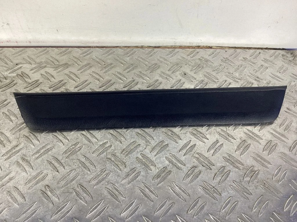 Front sill trim cover – Lexus RX 450H (2016-)