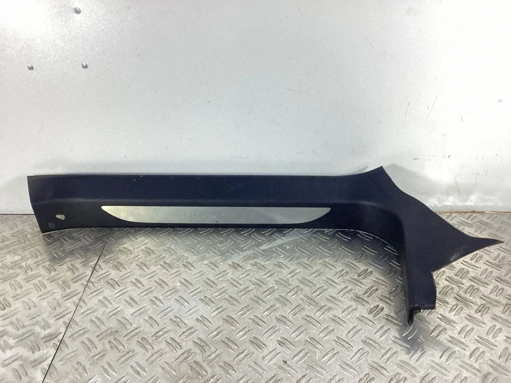 Front sill trim cover M8T26299970