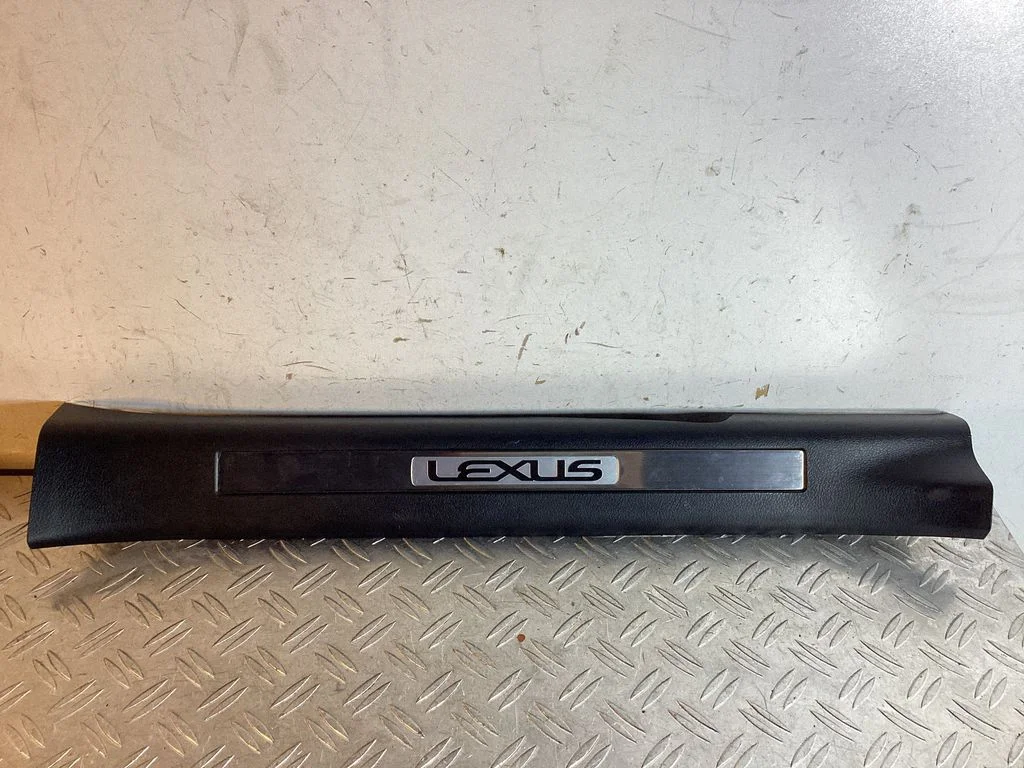 Esilävise kate (sisemine) – Lexus RX 450H (2016-)