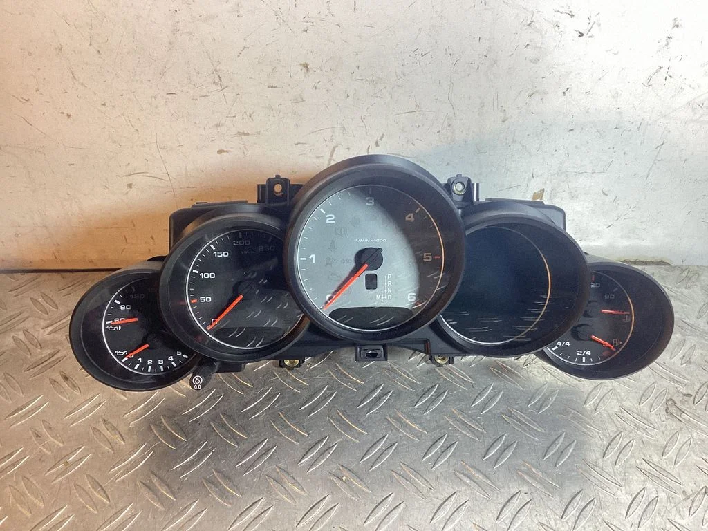 Speedometer (instrument cluster) – Porsche Cayenne (92A) (2010-2017)