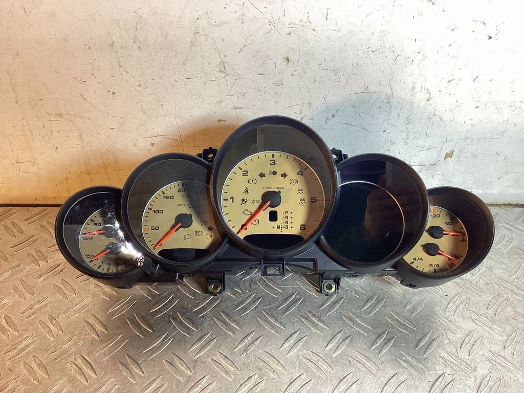 Speedometer (instrument cluster) – Porsche Cayenne (92A) (2010-2017)