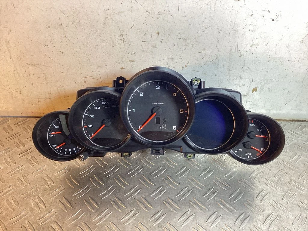 Speedometer (instrument cluster) – Porsche Cayenne (92A) (2010-2017)