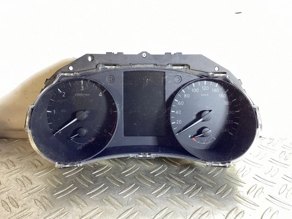 Speedometer (instrument cluster) – Nissan Qashqai (2014-2016)