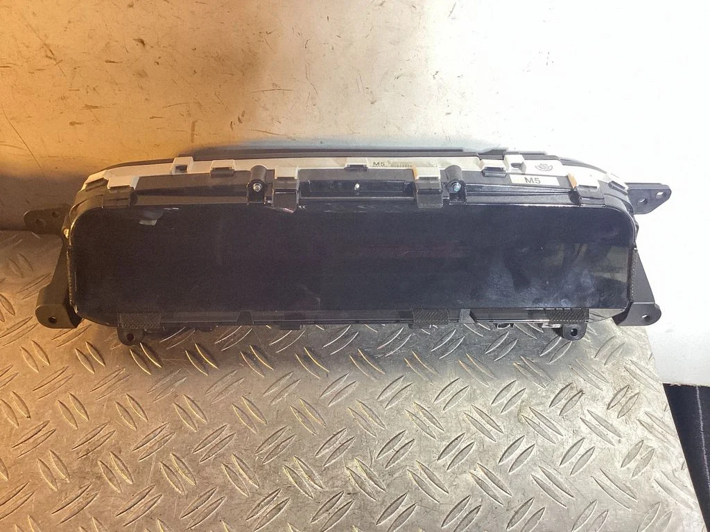 Speedometer (instrument cluster) – Toyota Prius+ (ZVW40) (2011-2018)