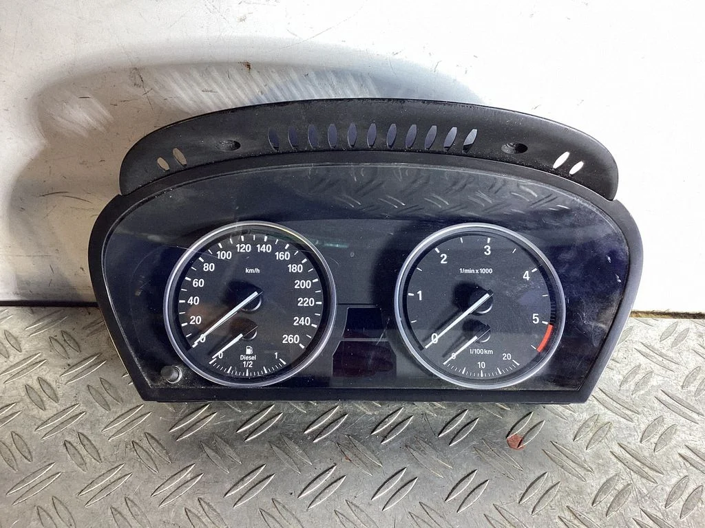 Speedometer (instrument cluster) – BMW X5 E70 (2006-2013)
