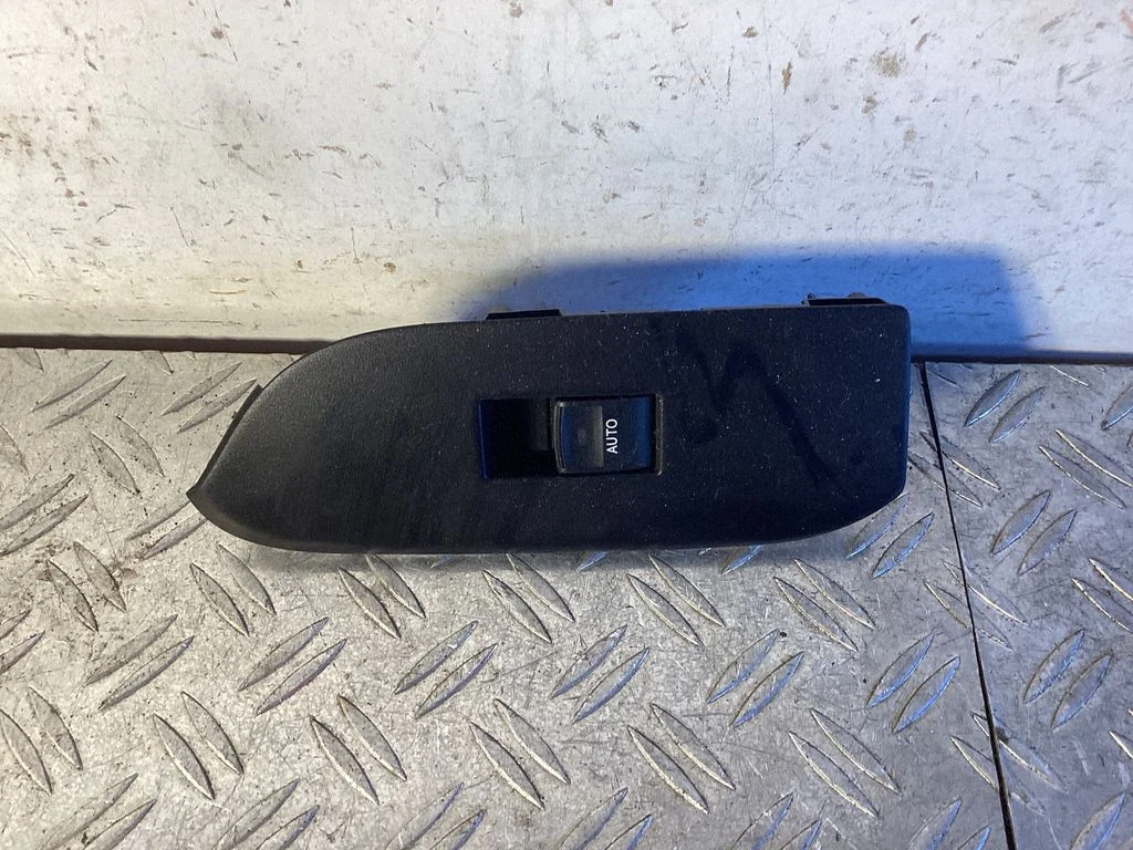 Electric window control switch – Toyota Land Cruiser (J150) (2009-)