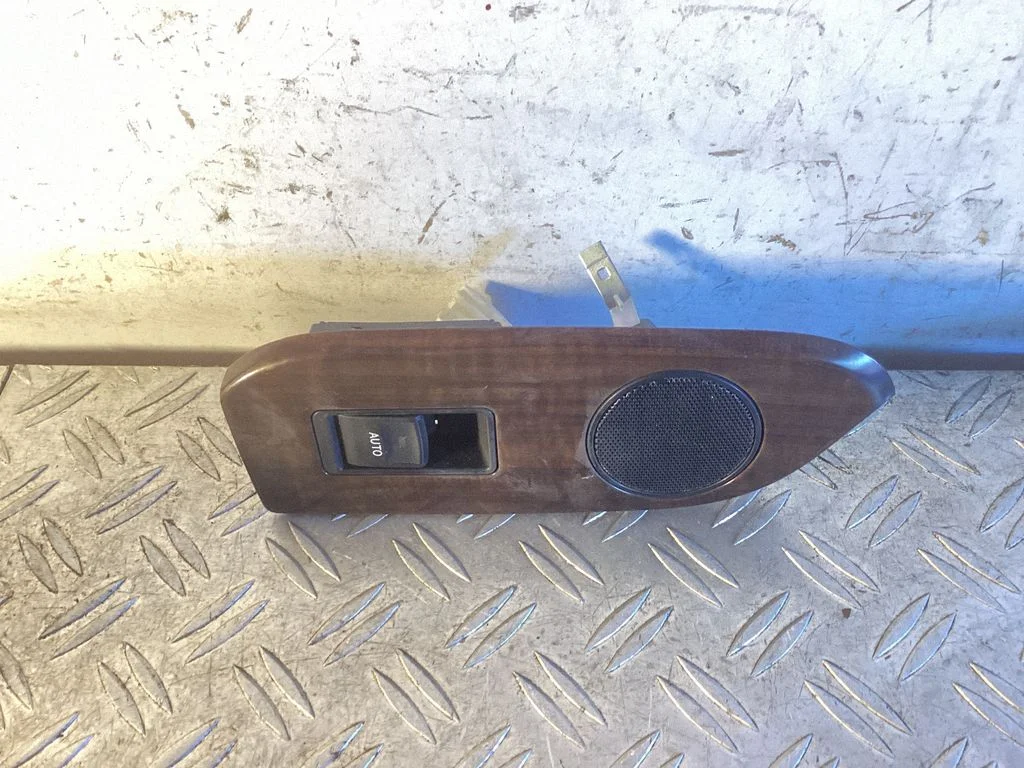 Electric window control switch – Toyota Land Cruiser (J150) (2009-)
