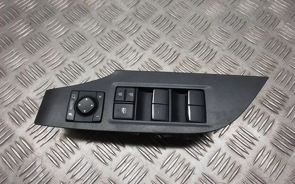 Electric window control switch – Toyota RAV 4 (XA50) (2018-)