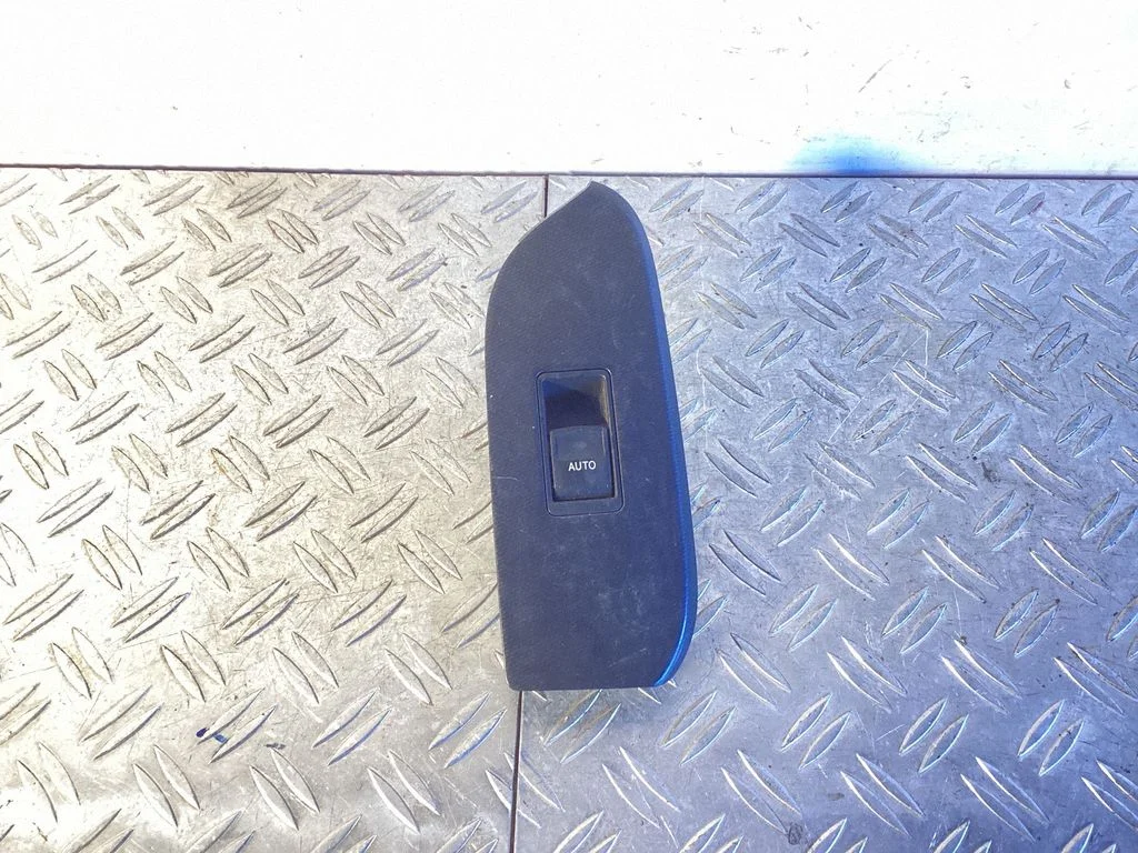 Electric window control switch – Toyota Land Cruiser (J150) (2009-)