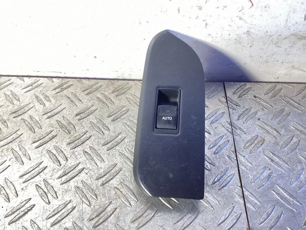 Electric window control switch – Toyota Land Cruiser (J150) (2009-)
