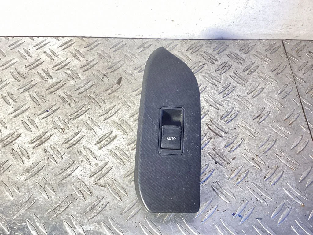 Electric window control switch – Toyota Land Cruiser (J150) (2009-)