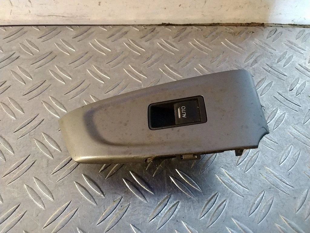 Electric window control switch – Honda Accord (2008-2016)