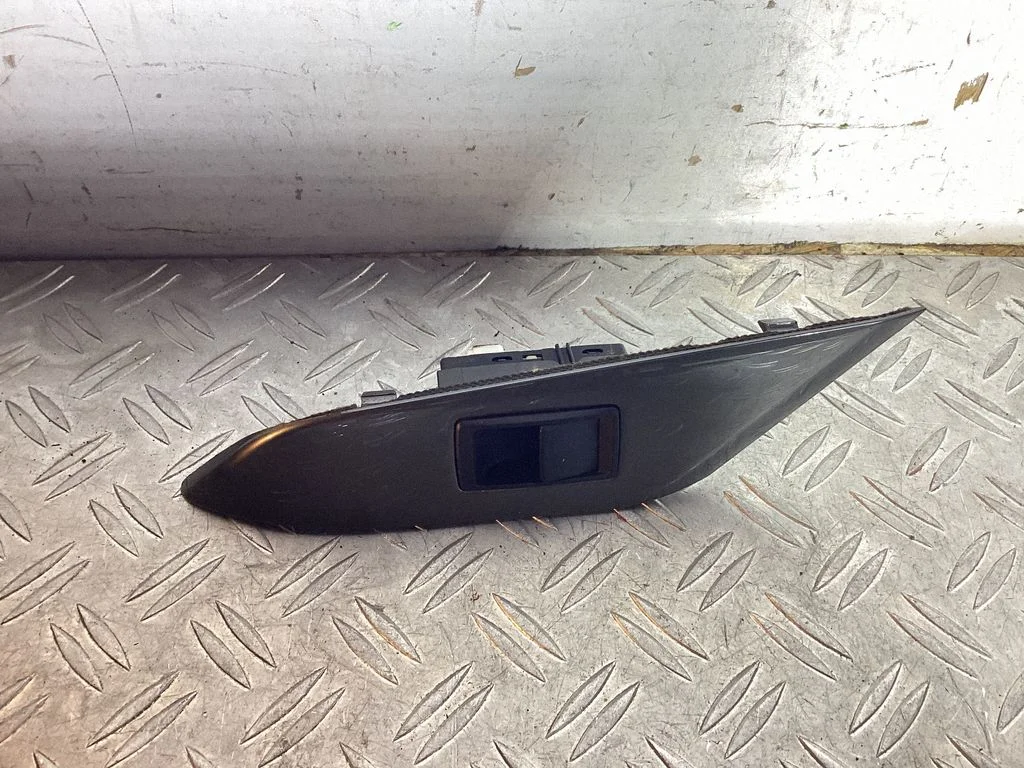 Electric window control switch – Lexus RX 450H (2016-)
