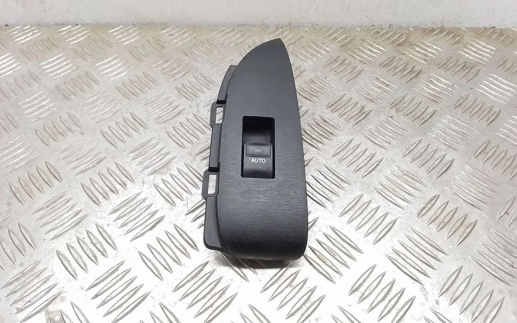 Electric window control switch – Toyota Prius (XW30) (2009-2015)