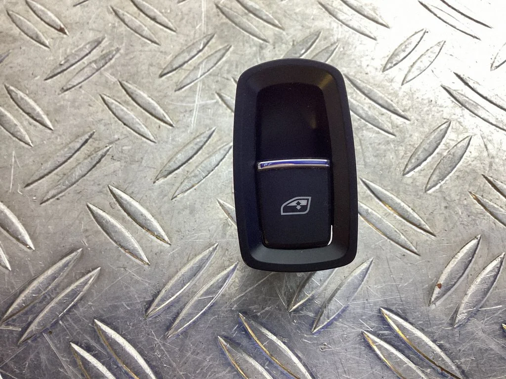 Electric window control switch – Porsche Cayenne (92A) (2010-2017)