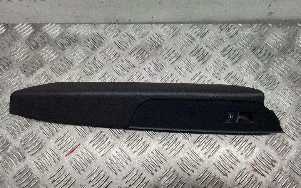 Electric window control switch – Volkswagen Tiguan (2007-2016)