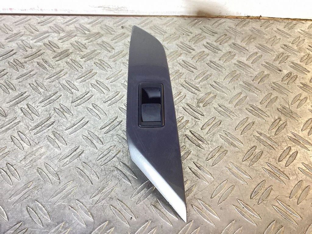 Electric window control switch – Lexus RX 450H (2016-)