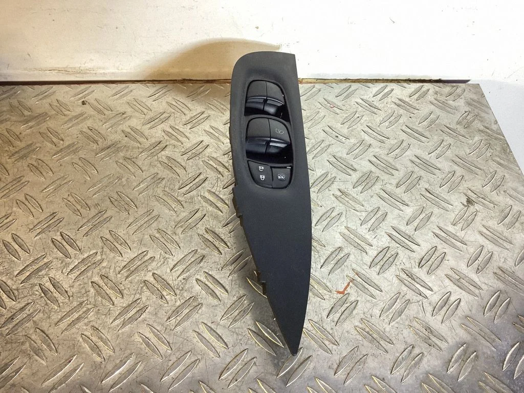 Electric window control switch – Nissan Qashqai (2014-2016)