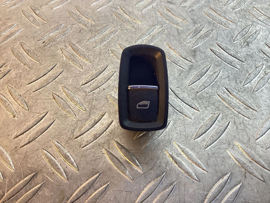 Electric window control switch – Porsche Cayenne (92A) (2010-2017)