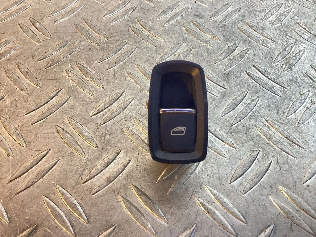 Electric window control switch – Porsche Cayenne (92A) (2010-2017)