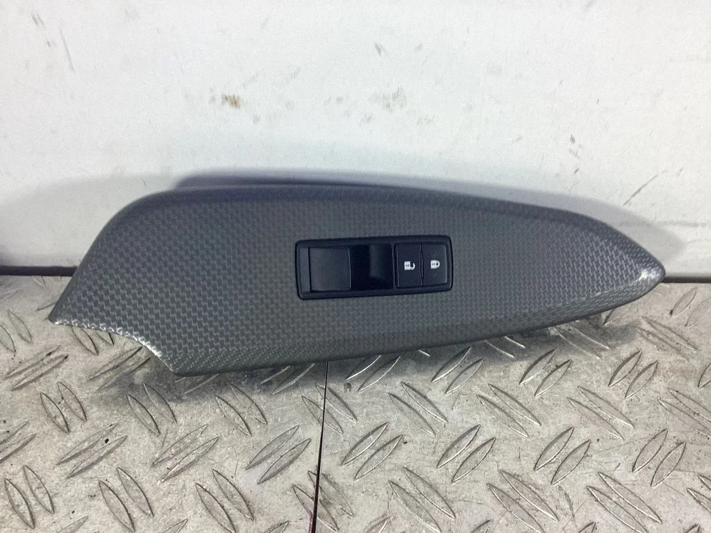 Electric window control switch – Lexus RC (2014-)