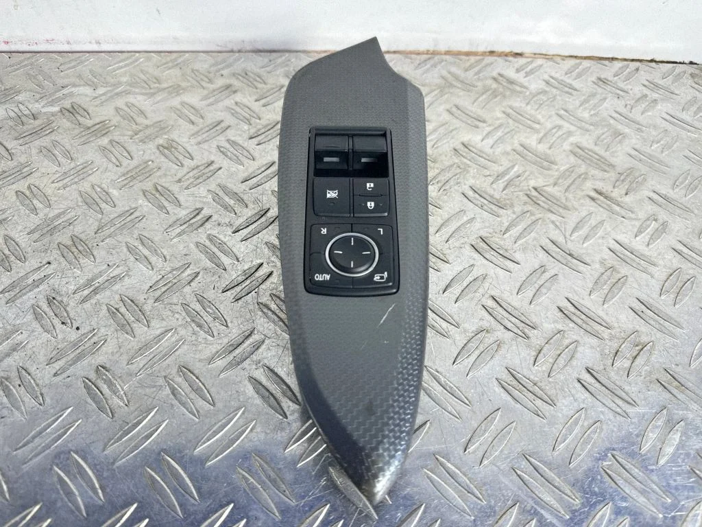 Electric window control switch – Lexus RC (2014-)