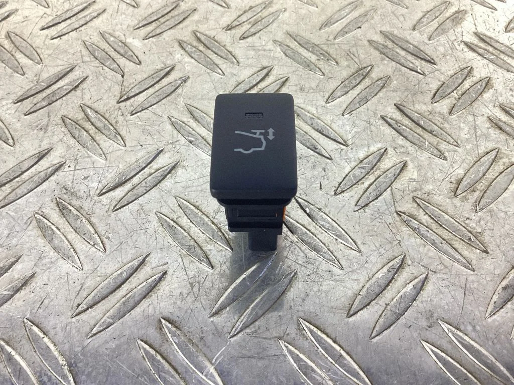 Muud lülitid / nupud / hoovad – Lexus RC (2014-)