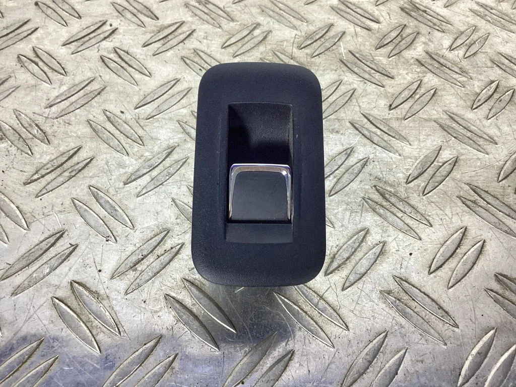 Electric window control switch – Lexus RX 450H (2016-)