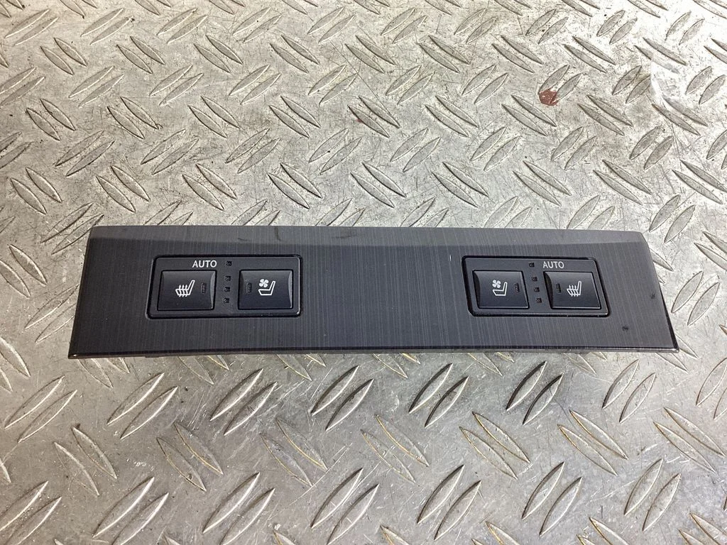 Seat heating switch – Lexus GS 250 350 300H 450H (2013-)