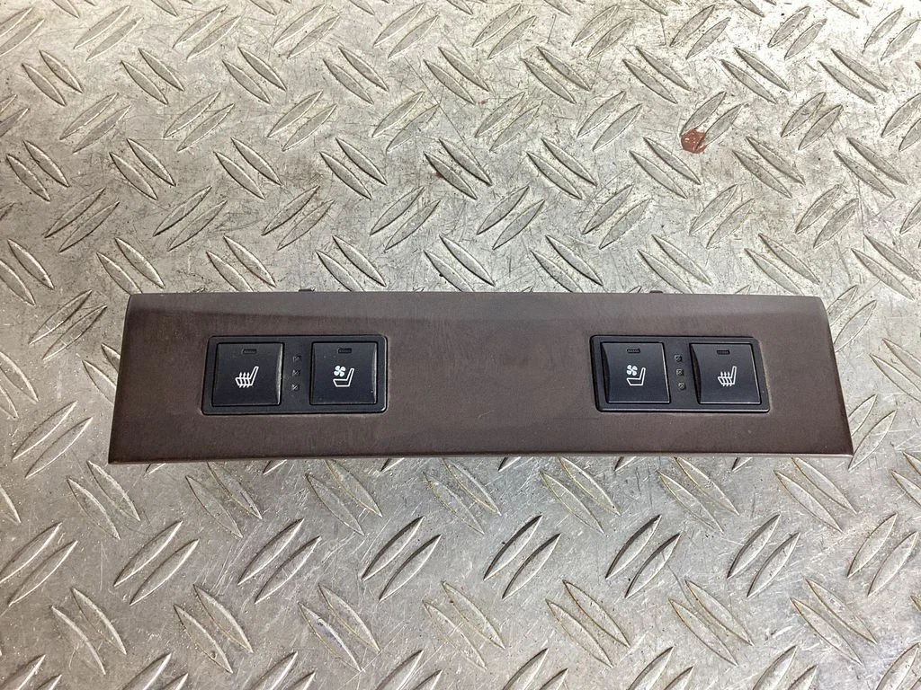 Seat heating switch – Lexus GS 250 350 300H 450H (2013-)