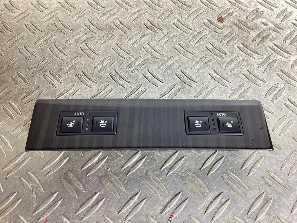 Seat heating switch – Lexus GS 250 350 300H 450H (2013-)