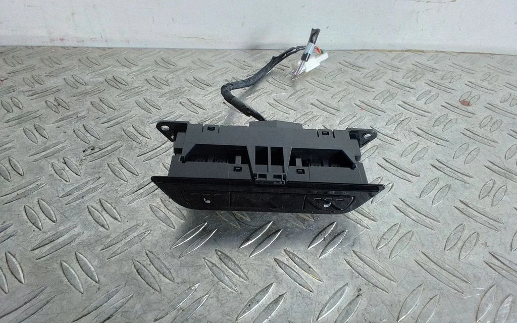 Seat heating switch – Lexus NX (2021-)