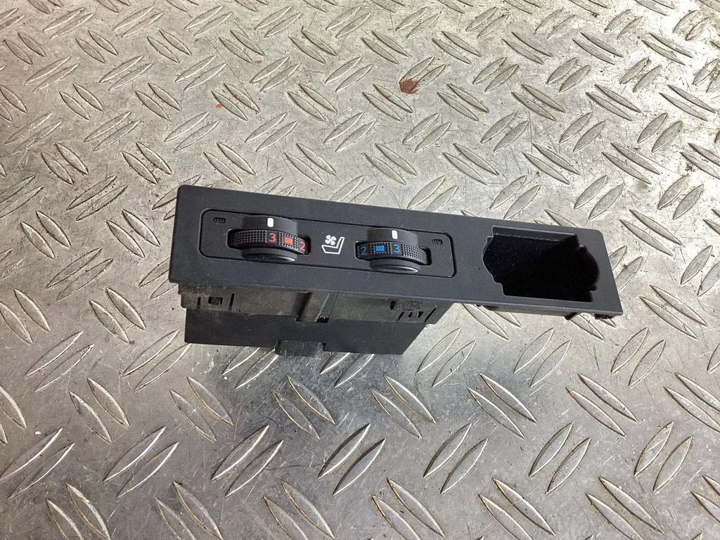 Seat heating switch – Lexus GS 250 350 300H 450H (2013-)