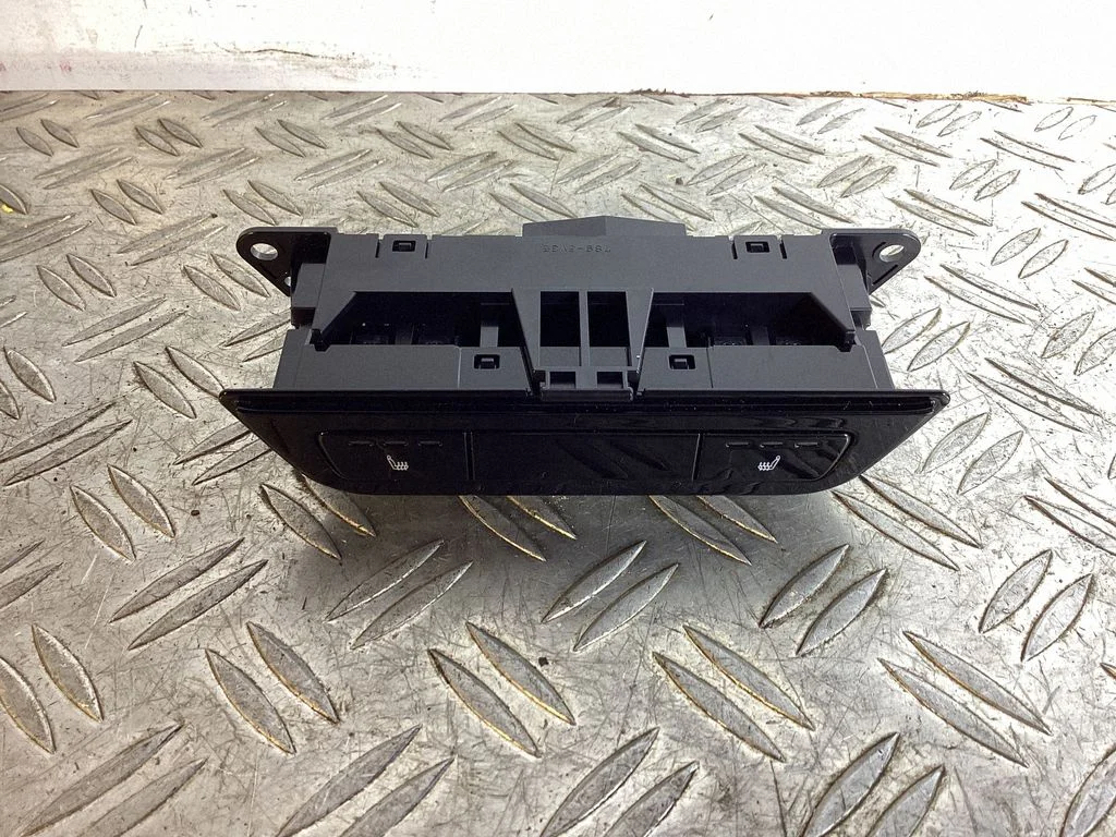 Seat heating switch – Lexus NX (2021-)