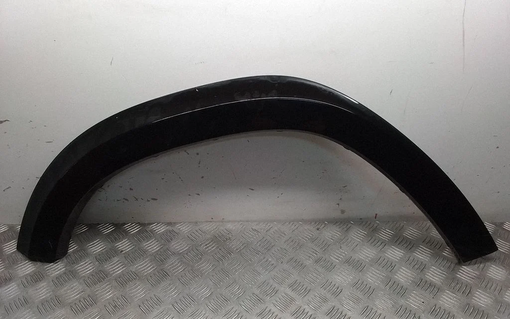 Rear arch trim A1668846622