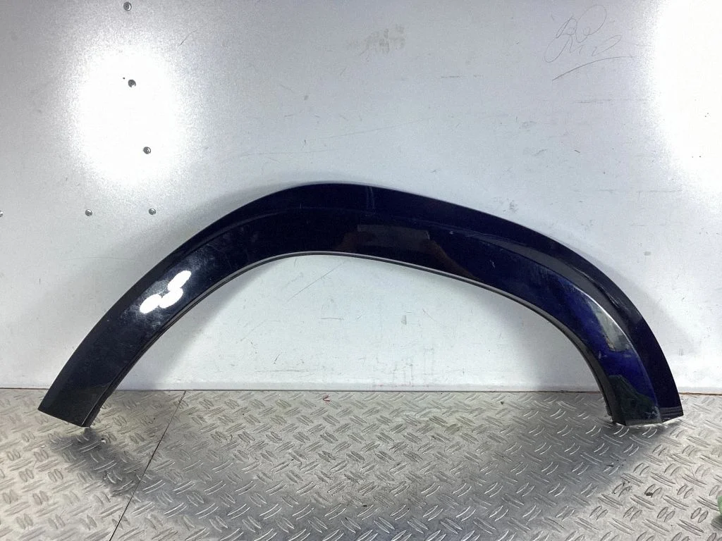 Rear arch trim A1668846522