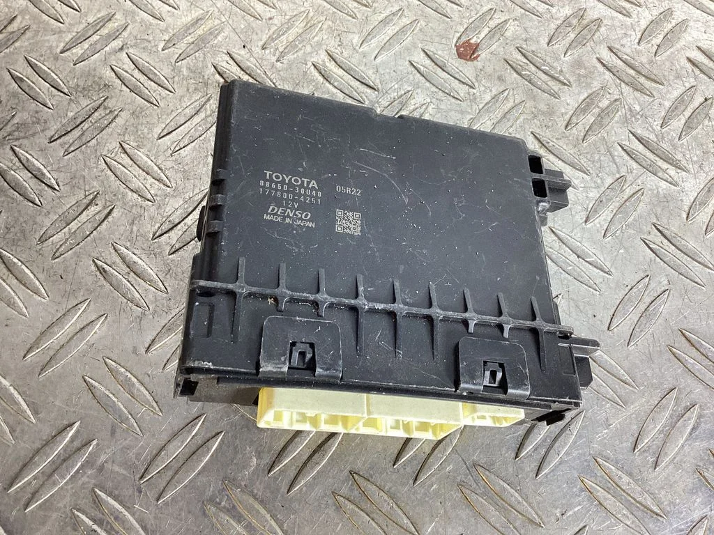 Climate control unit – Lexus GS 250 350 300H 450H (2013-)