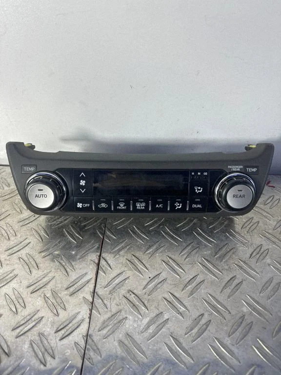 Climate control unit – Toyota Land Cruiser (J100) (1998-2007)