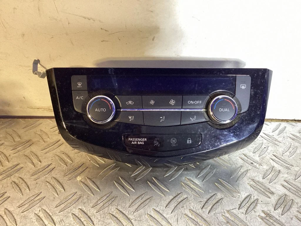 Climate control unit – Nissan Qashqai (2014-2016)