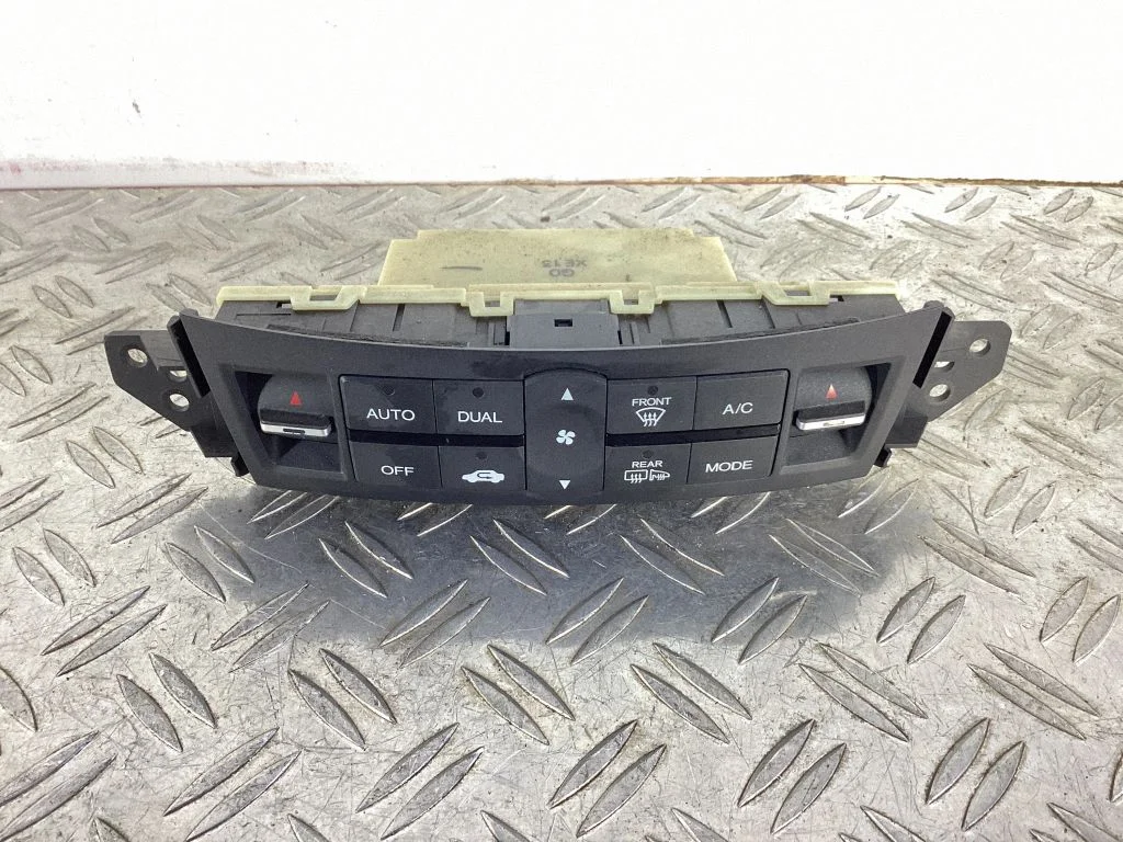 Climate control unit – Honda Accord (2008-2016)