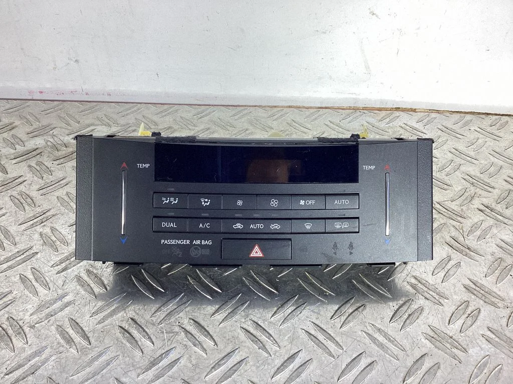 Climate control unit – Lexus IS III XE30 (2013-2020)