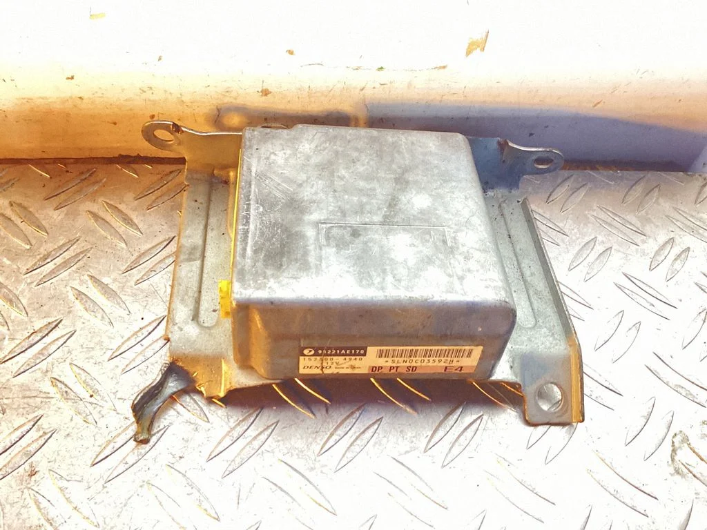 Airbag control unit/module – Tesla Model Y (2020-)