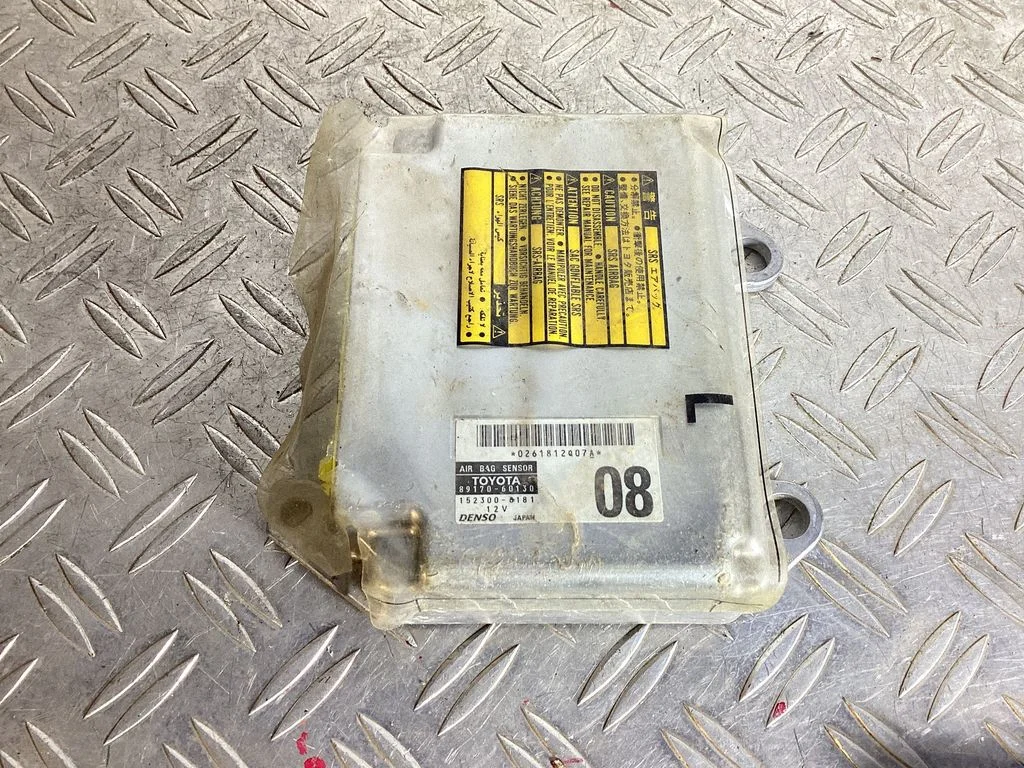 Airbag control unit/module – Toyota Land Cruiser (J120) (2002-2009)