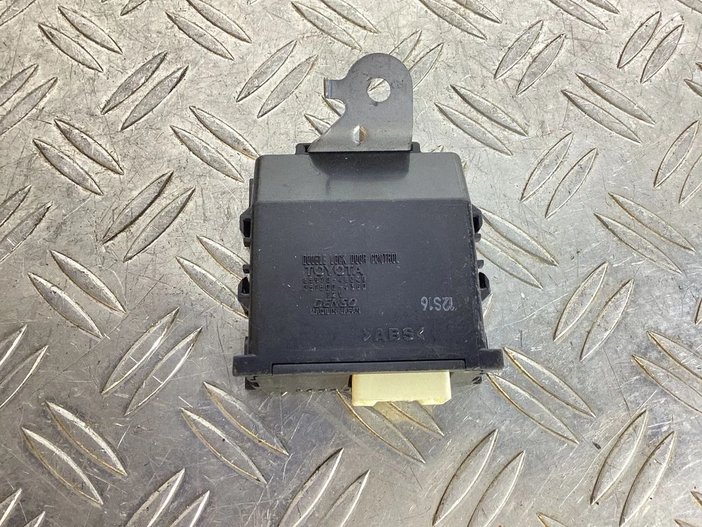 Door central lock control unit/module – Lexus RX 450H (2016-)