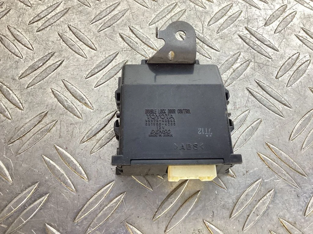 Door central lock control unit/module – Lexus RX 450H (2016-)