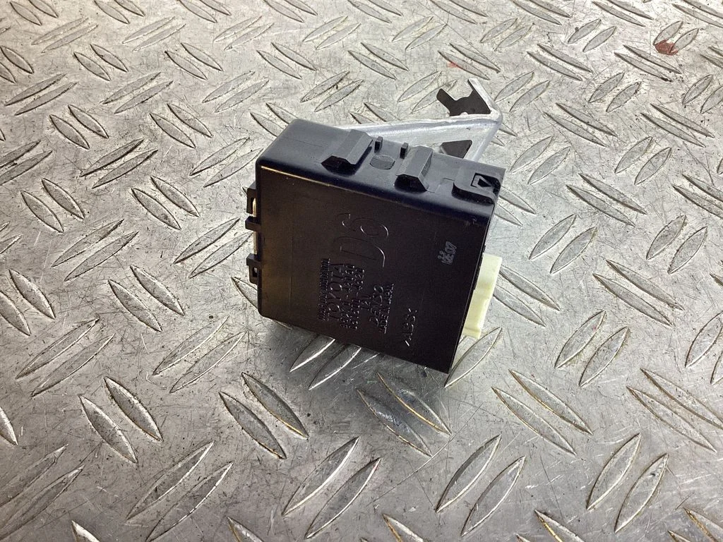 Door central lock control unit/module – Lexus NX (2021-)